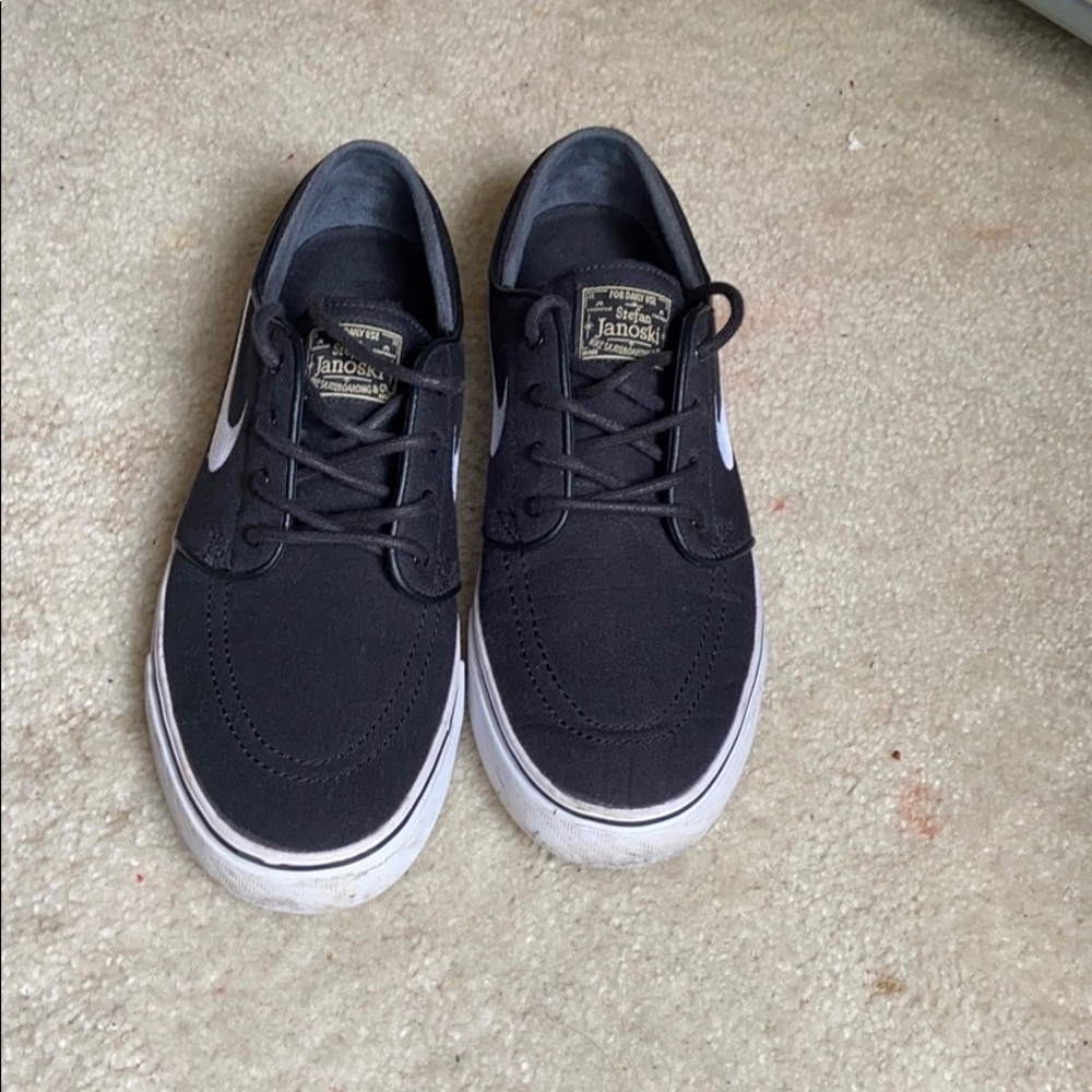 Janoski shoes size 8